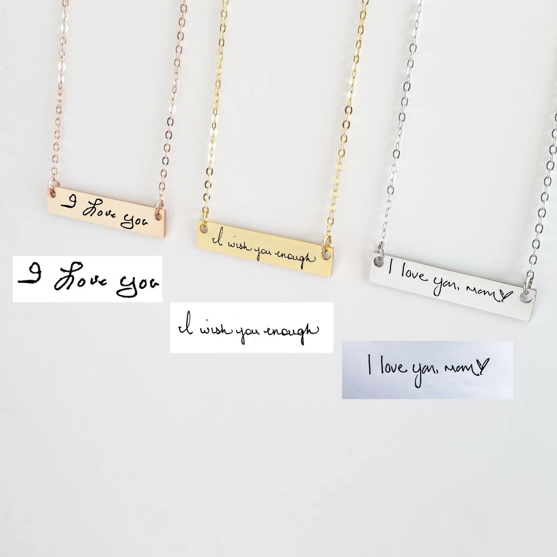 Collier de barre d'écriture ré - Handwriting Necklace Bar avis et prix